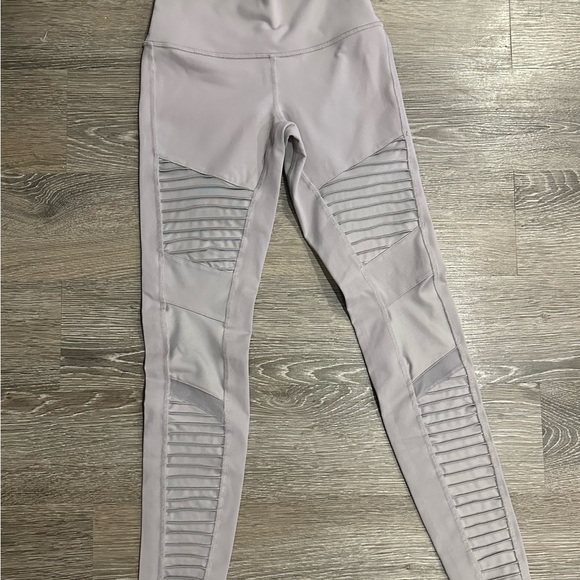 NWOT Alo Motto purple dusk high waste 5in band leggings - Picture 3 of 6